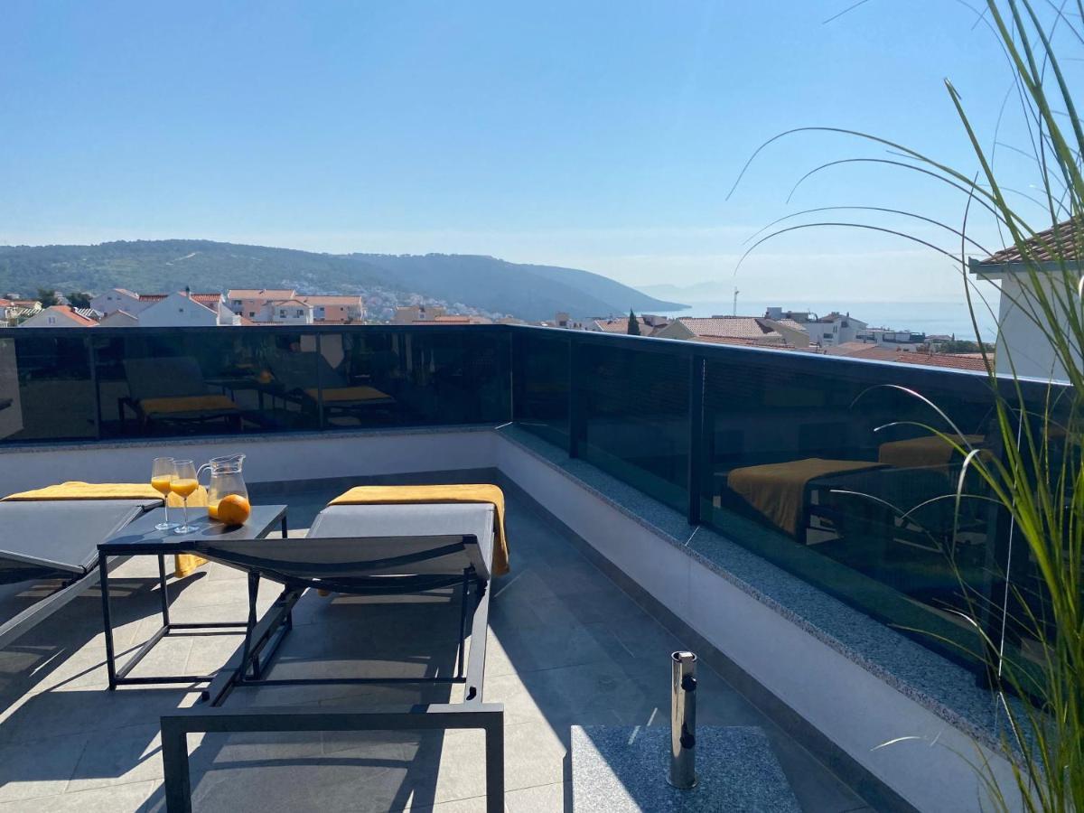 Apartment Agnes With 63 M2 Rooftop Terrace, Grill And Pool Okrug Gornji Exterior foto