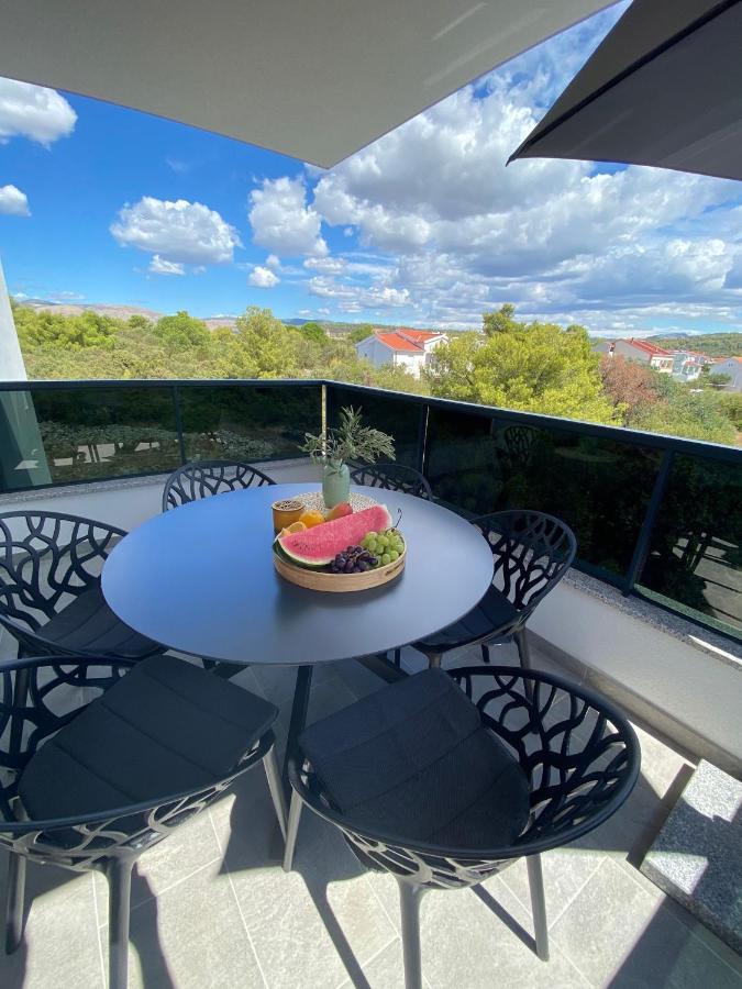 Apartment Agnes With 63 M2 Rooftop Terrace, Grill And Pool Okrug Gornji Exterior foto